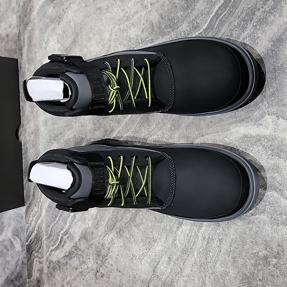 NIB (new in box) Men's UGG size 9 Boots - Picture 2 of 7